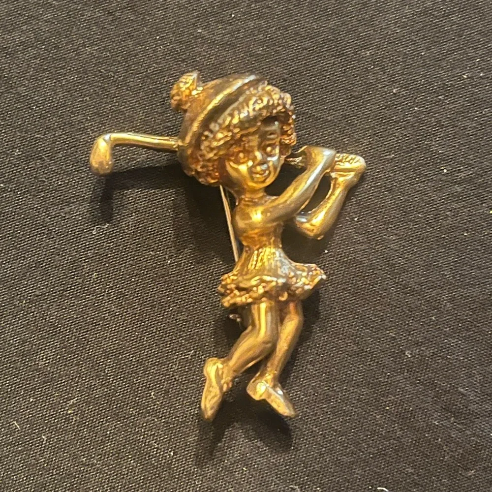 Vintage Gold Tone Miniature Girl Golfer brooch
